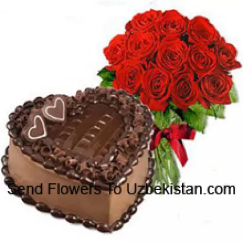 Ramo de 11 rosas rojas con relleno de temporada junto con 1 kg de pastel de chocolate en forma de corazón