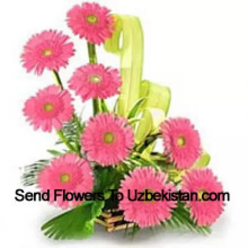 Mand met 9 roze Gerbera's met vulmiddel