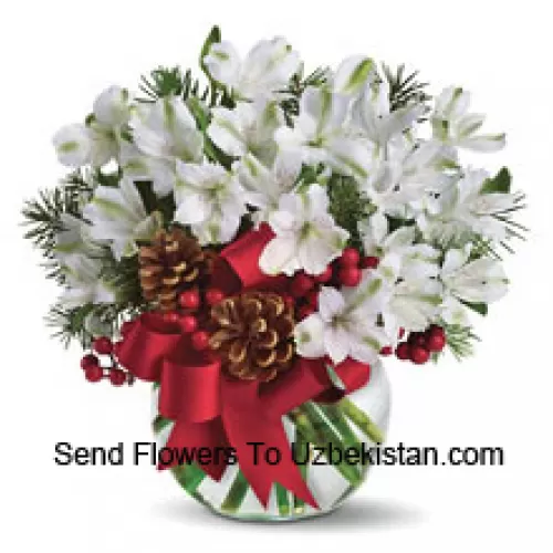 Condividi la magia di un Natale bianco con questo allegro bouquet di fiori di alstroemeria bianchi nevosi disposti in un vaso con decorazioni festose. (Si prega di notare che ci riserviamo il diritto di sostituire qualsiasi prodotto con un prodotto idoneo di pari valore in caso di non disponibilità di un certo prodotto)